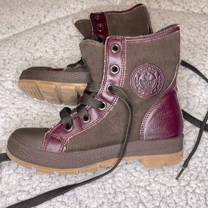 Skechers lace up corduroy boots. Slip resistant size 5.5. Dark brown & mahogany